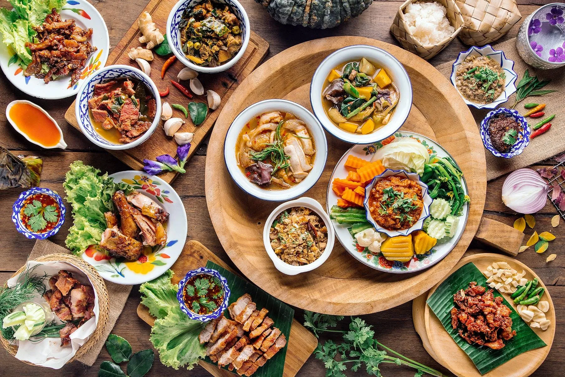 THAI FOODS & DRINKS